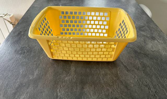Divers petit panier jaune