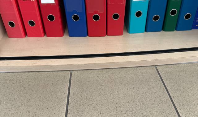 Divers grands classeurs en bon. État