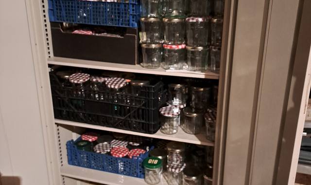 Divers pots de confiture