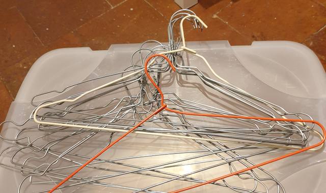 Divers 15 cintres en métal pr vêtements