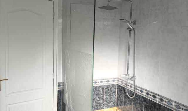 Divers paroi de douche vitre sécurisée a décoller sur place