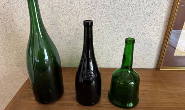 Divers des palettes de verres vides