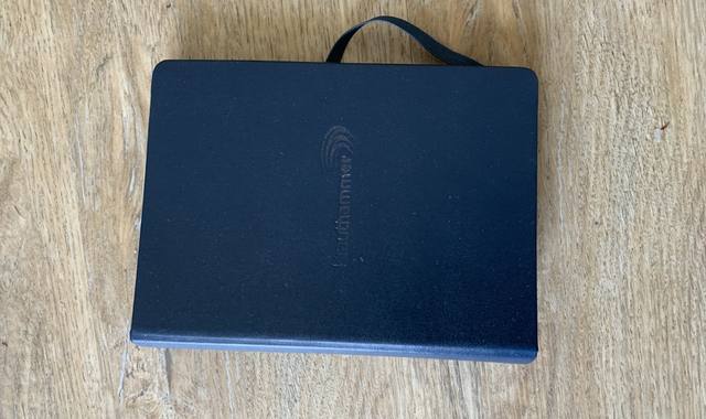 Divers classeurs A5 avec pochettes plastiques + stylos