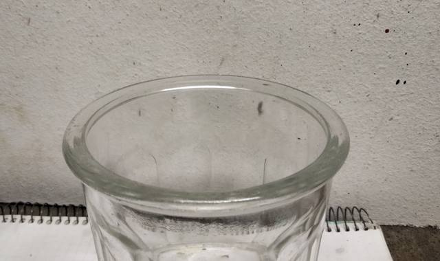 Divers 20 bocaux à confiture en verre sans couvercles