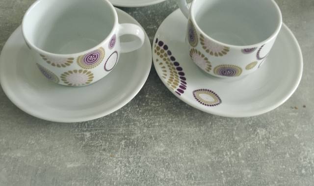 Divers 3 tasses plus les sous tasse