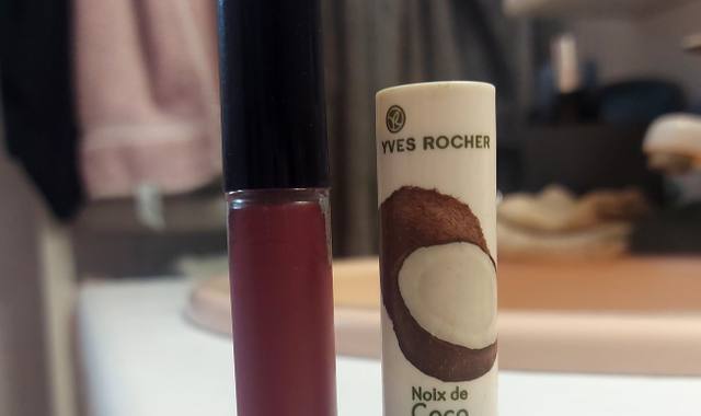 Divers gloss et baume à lèvres noix de coco Yves Rocher