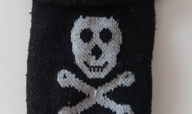 Divers pochette en laine noire tête de mort