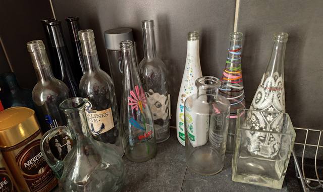 Divers lot de bouteilles de collection Evian