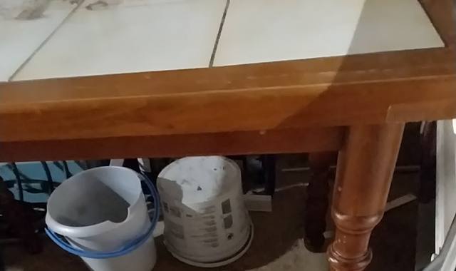 Divers 4 chaises et une table