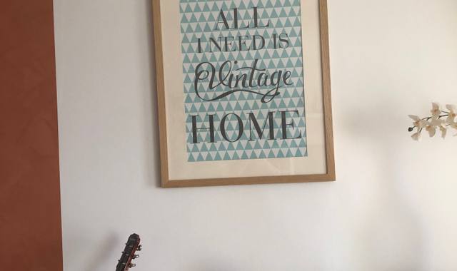 Divers cadre bois avec affiche vintage