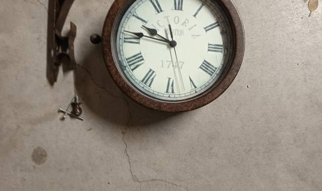 Divers horloge double écran (comme dans les gares)