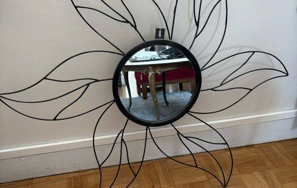 Divers miroir soleil / fleur en métal noir