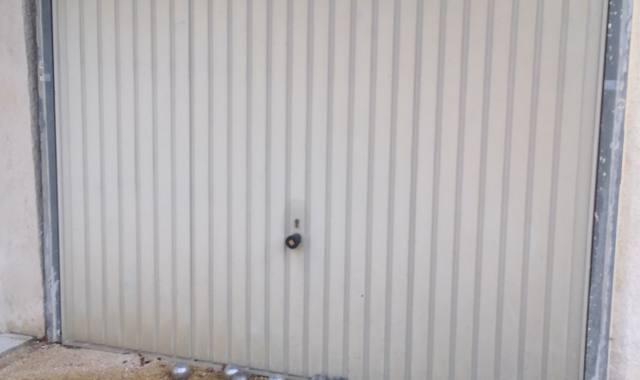 Divers porte de garage basculante en bon état