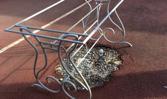 Divers pied/support table