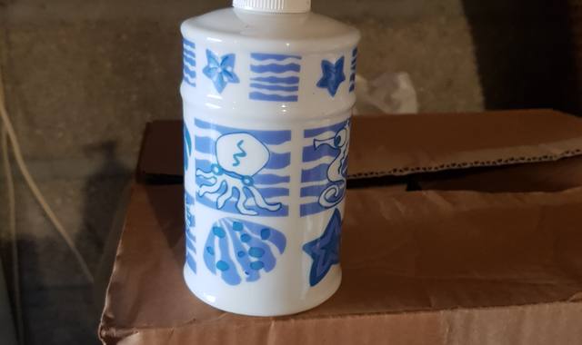 Divers distributeur savon