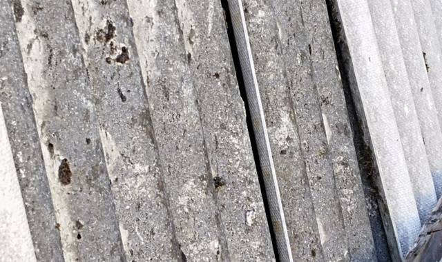 Divers tôles ondulées fibro 0,90m par1,50m une vingtaine .plus des plus courtes . A  pl