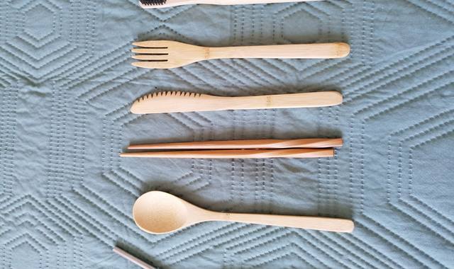 Divers kit brosse à dent en Bambou + couvert + baguette + paille en métal