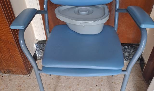 Divers chaise  percée