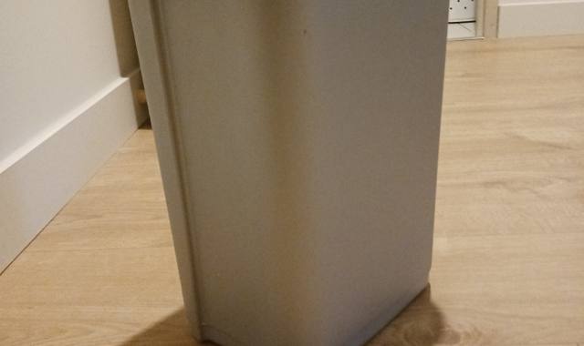 Divers poubelle en plastique