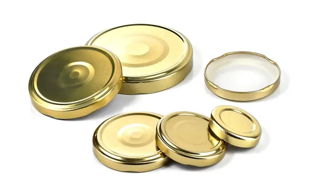 Divers des couvercles métalliques de bocaux en verre