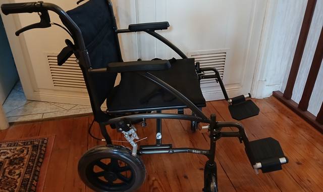 Divers chaise roulante