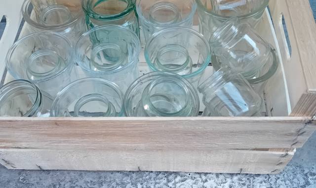 Divers pots en verre