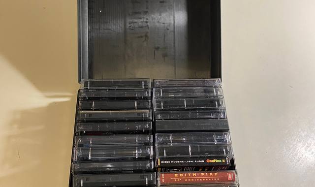 Divers cassettes audio et mallette