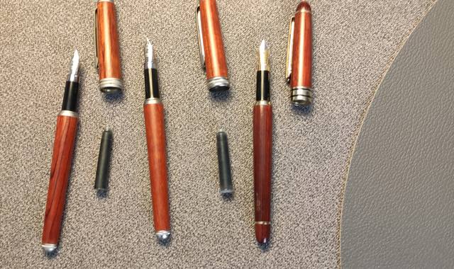 Divers 3 Stylos plume + cartouches