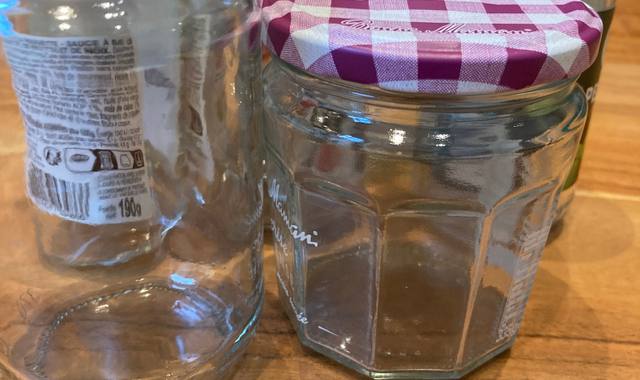 Divers pots en verre pour confitures, conserves, etc.