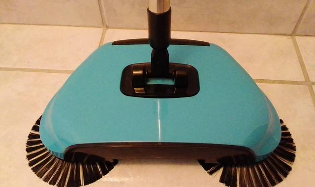 Divers balai ramasse-poussière