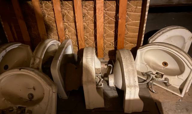 Divers lavabos,  bidets