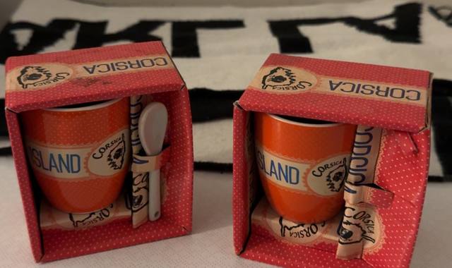 Divers petit tasse souvenir de corse