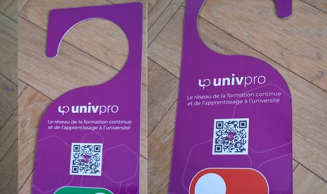 Divers accroche-porte « Disponible / Indisponible »