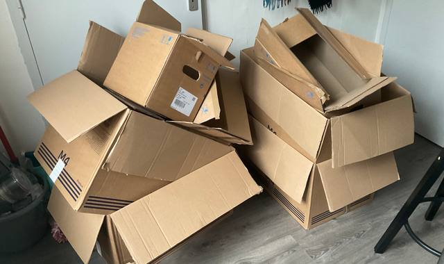 Divers cartons de déménagement (grands et petits)