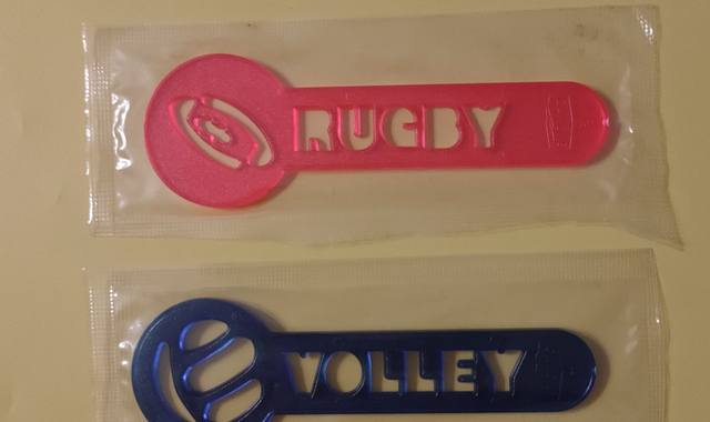 Divers bâtonnets à glace en plastique