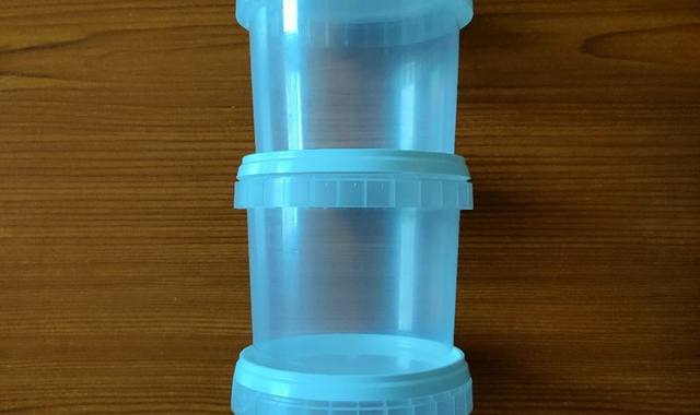 Divers boîtes alimentaires rondes