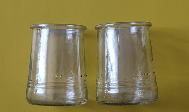 Divers pots yaourt en verre