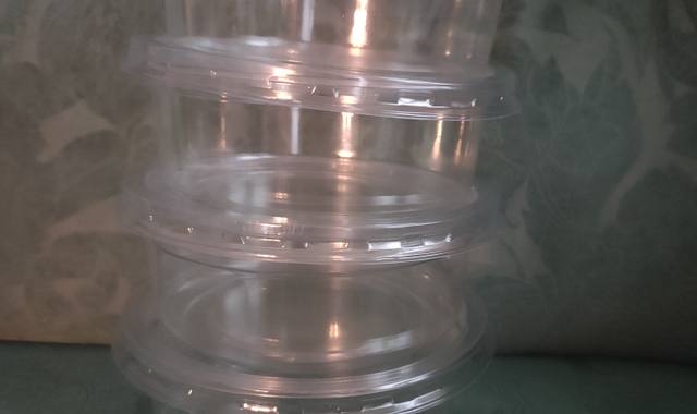 Divers boîtes alimentaires plastique transparent, empilables