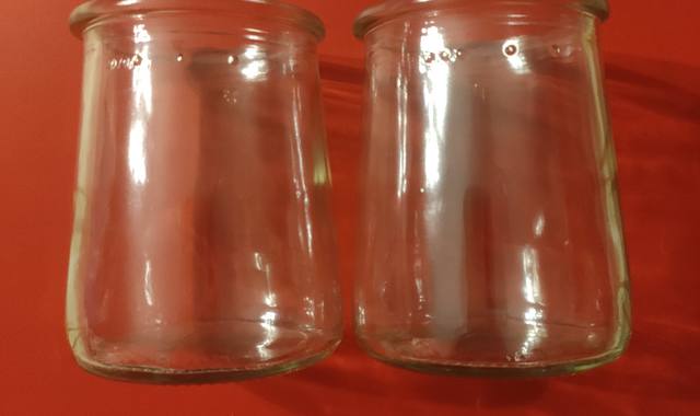 Divers pots yaourt en verre