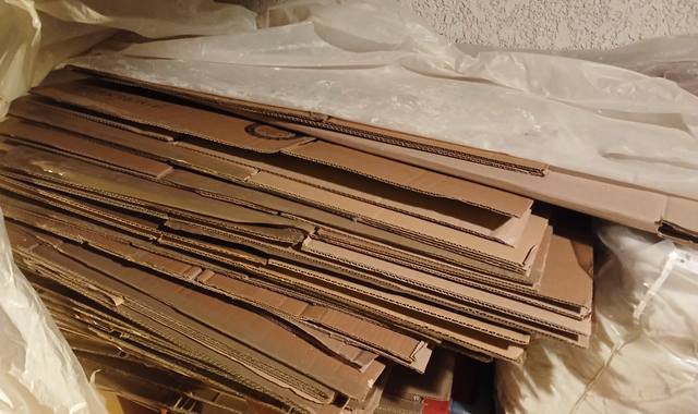 Divers cartons de déménagement