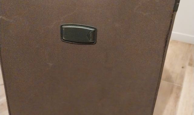 Divers une valise  65X 41 X 30