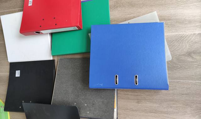 Divers lot de 7 classeurs pour classement