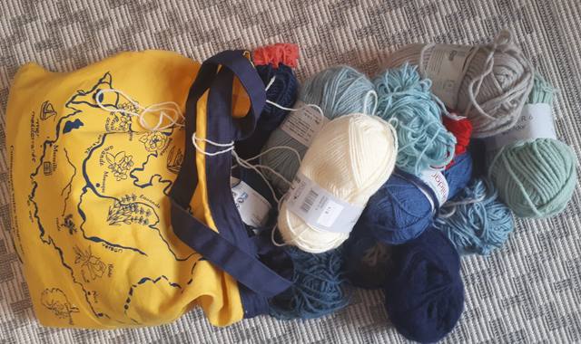 Divers restes de pelotes de laine