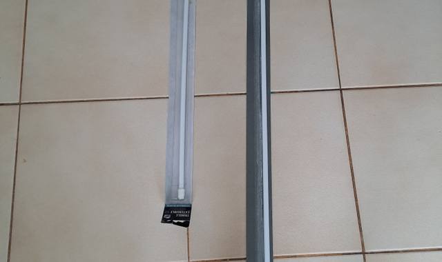 Divers tringles à rideaux extensibles (voilages) à coller ou visser