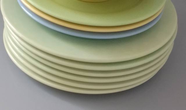 Divers assiettes en céramique