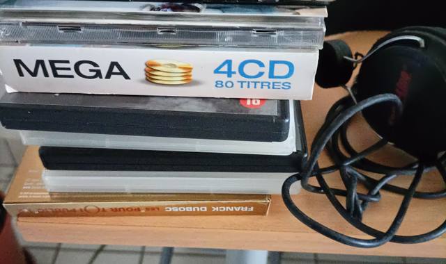 DVD, Film, Cinéma lot de cds dvds et casque sony