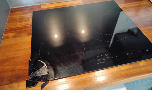 Electroménager plaque induction coin cassé