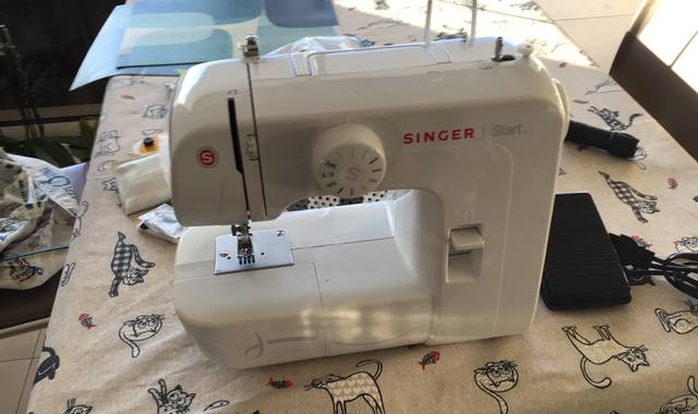 Electroménager machine à coudre Singer
