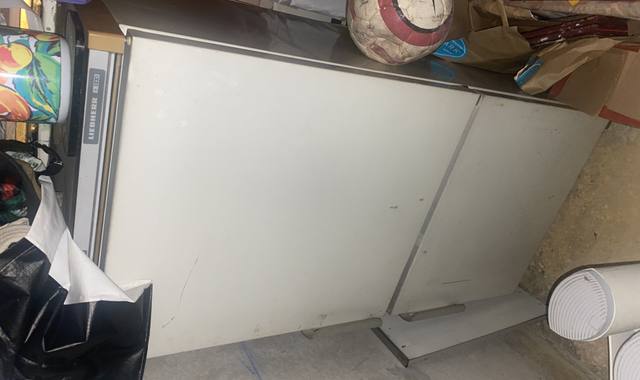 Electroménager vieux refrigerateur