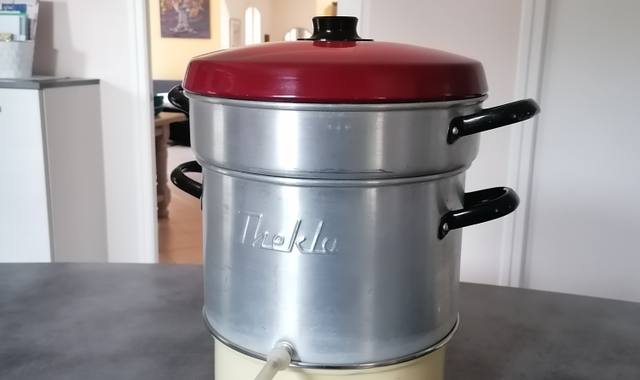 Electroménager extracteur de jus à vapeur